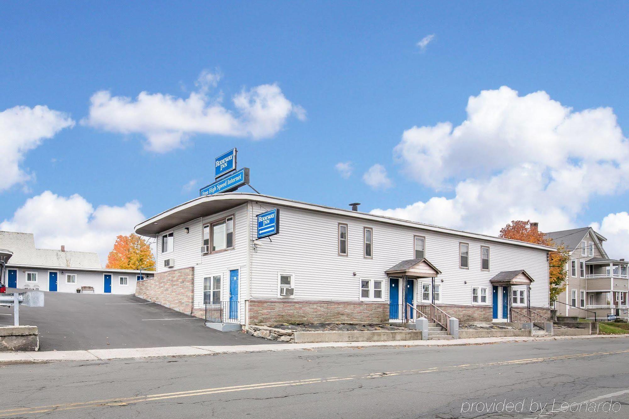 Royal Inn Claremont Exterior photo